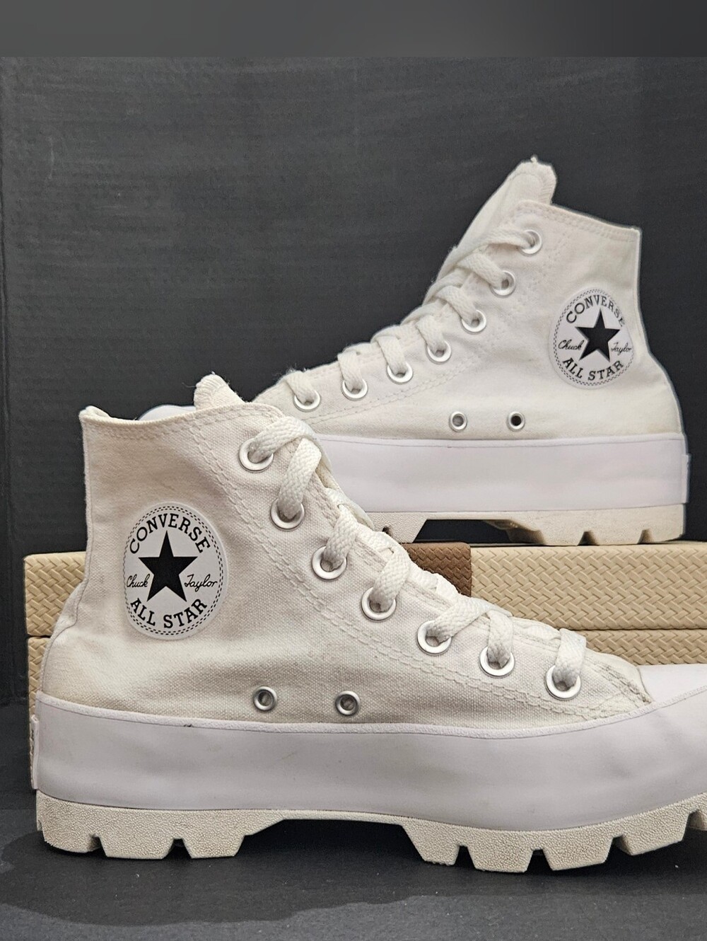 Converse Chuck Taylor All Star Lugged White Platform Shoes Women's Size 7